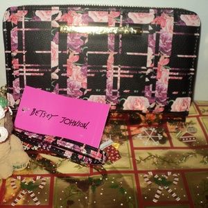 New Betsey Johnson Zip Around Floral/Plaid Wallet